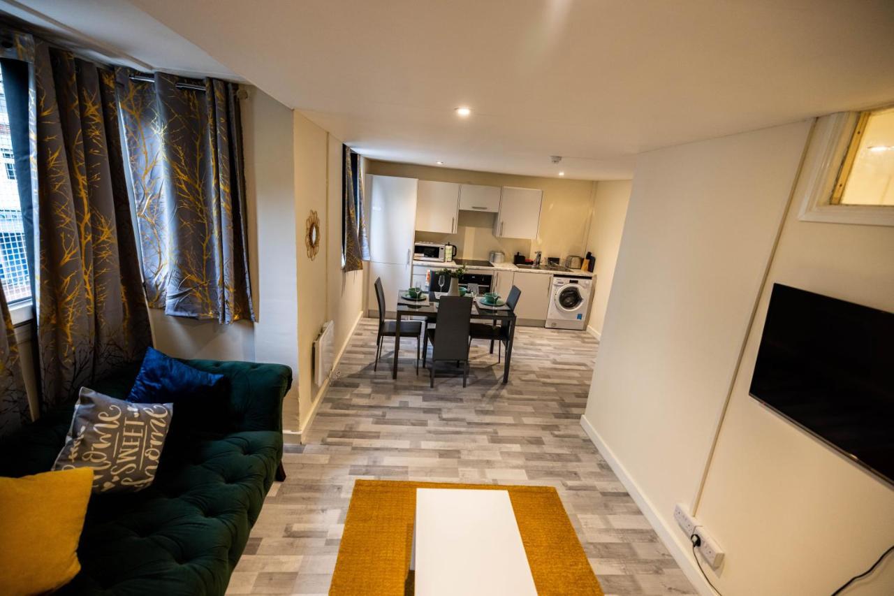 3 Bedrooms-8guests-babycot-15mintopepys-freeparkg Londen