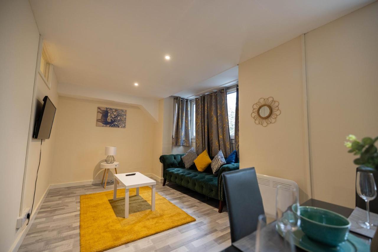 3 Bedrooms-8guests-babycot-15mintopepys-freeparkg * Londen