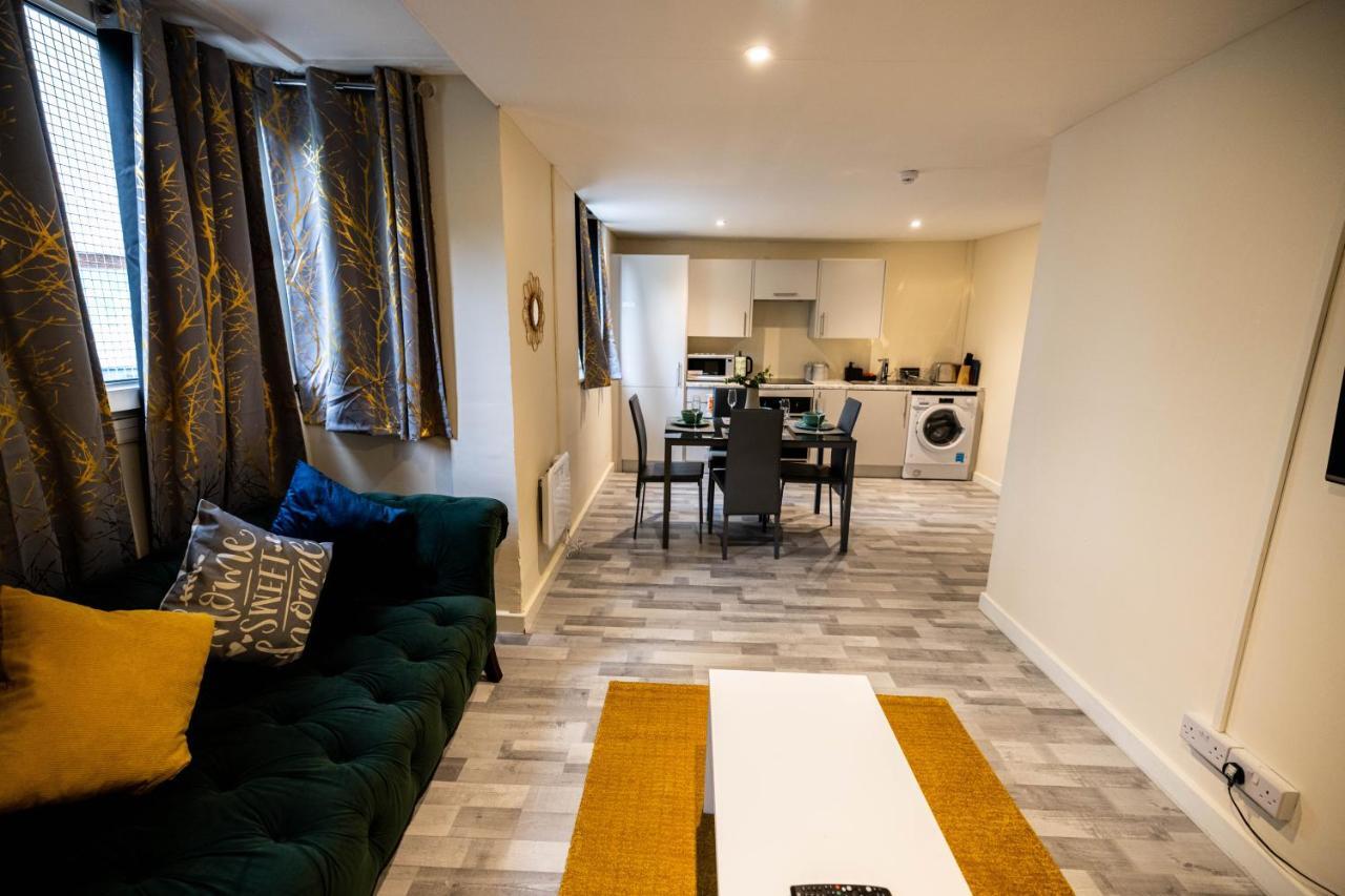 3 Bedrooms-8guests-babycot-15mintopepys-freeparkg * Londen