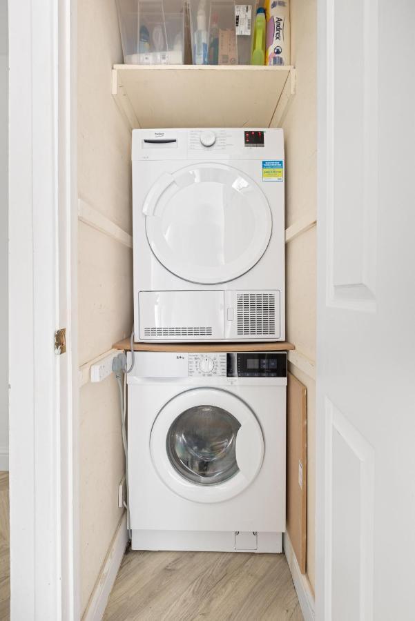 Tranquil 1 Bed Flat In East * Londen