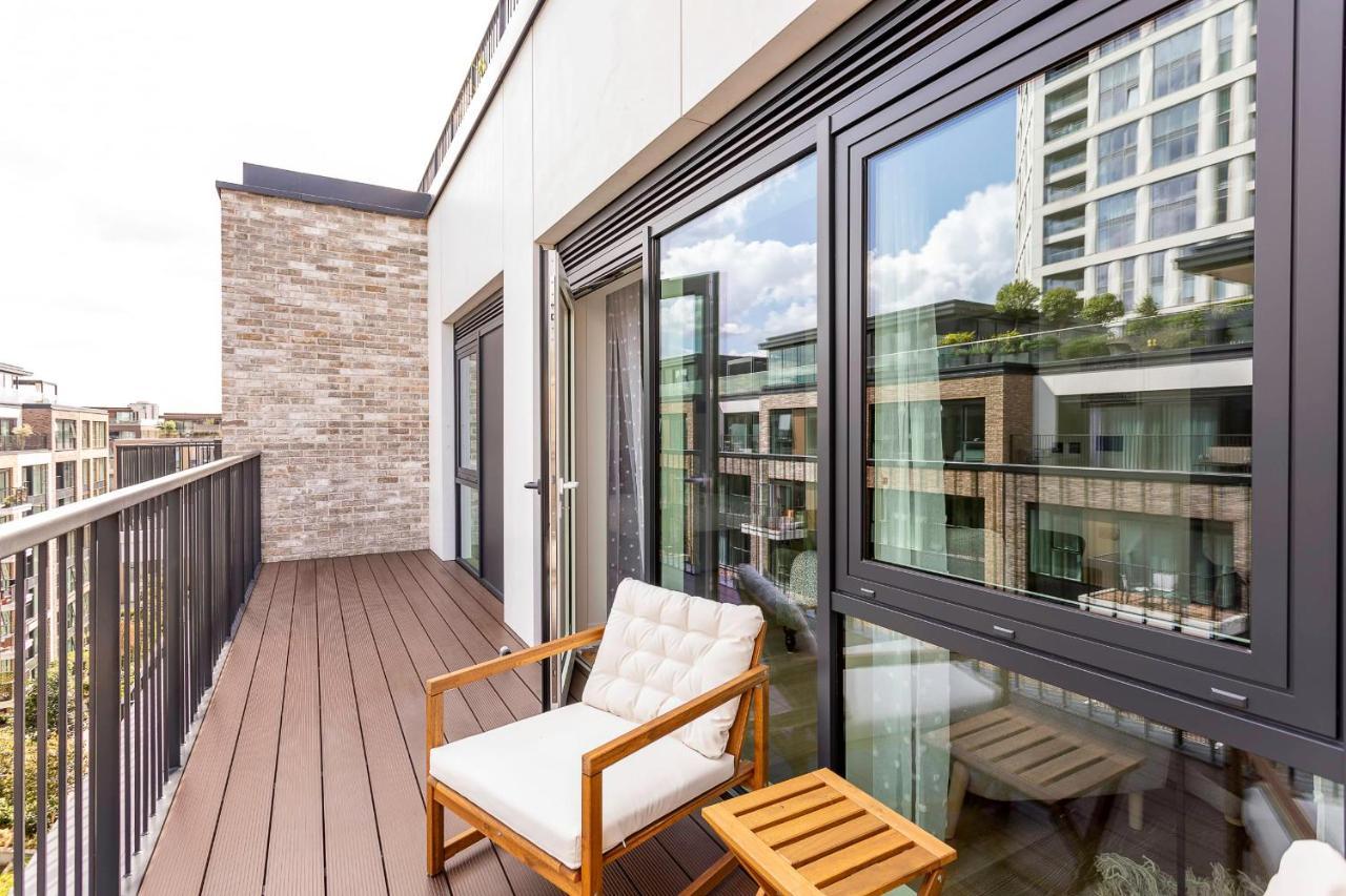 Modern Chelsea Apartment *