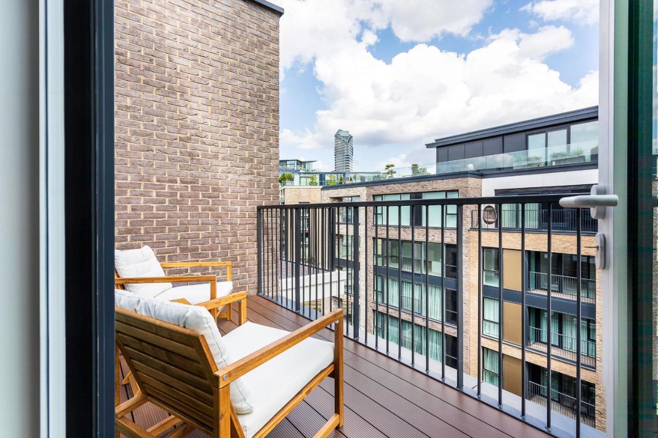 Modern Chelsea Apartment *