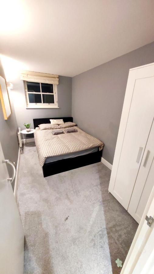 Amazing Flat Near South Kensington - 2 To 3 Bedrooms Apartment *
