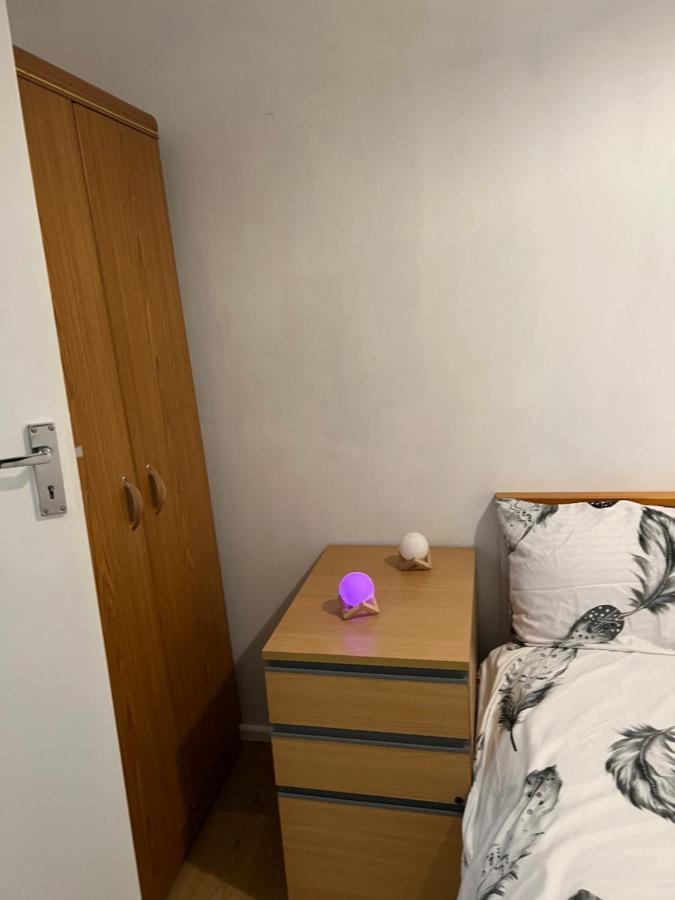 Small Double Habitación en casa particular Londres