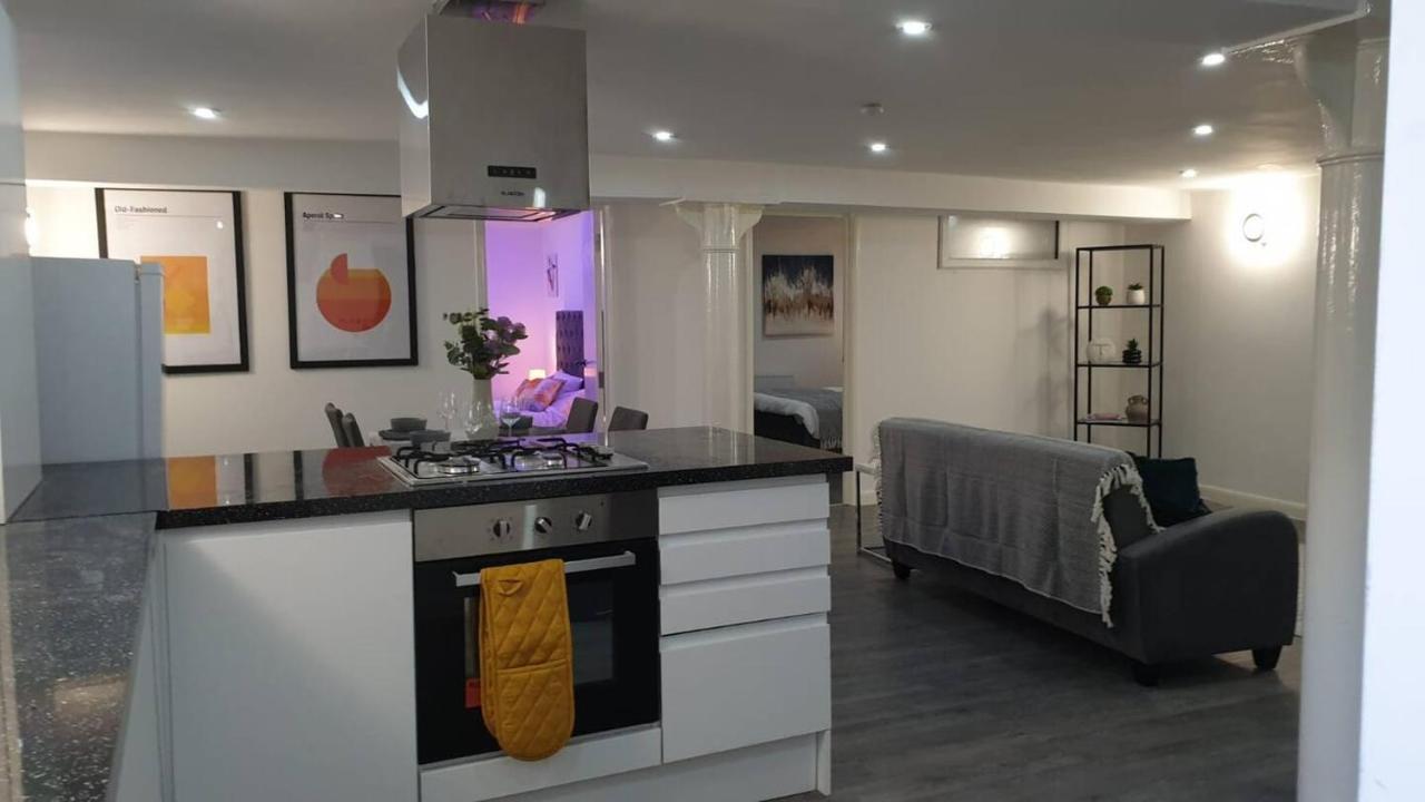 2 Bed Basement Apartment Short Term Rental & Flexible Renting Shoreditch With Free Wifi ! Apartment *