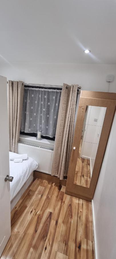 Beautiful With Free On Street Parking In Sydenham Homestay London