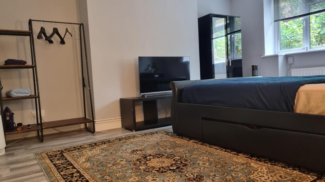 33 Camden Square - Double Homestay