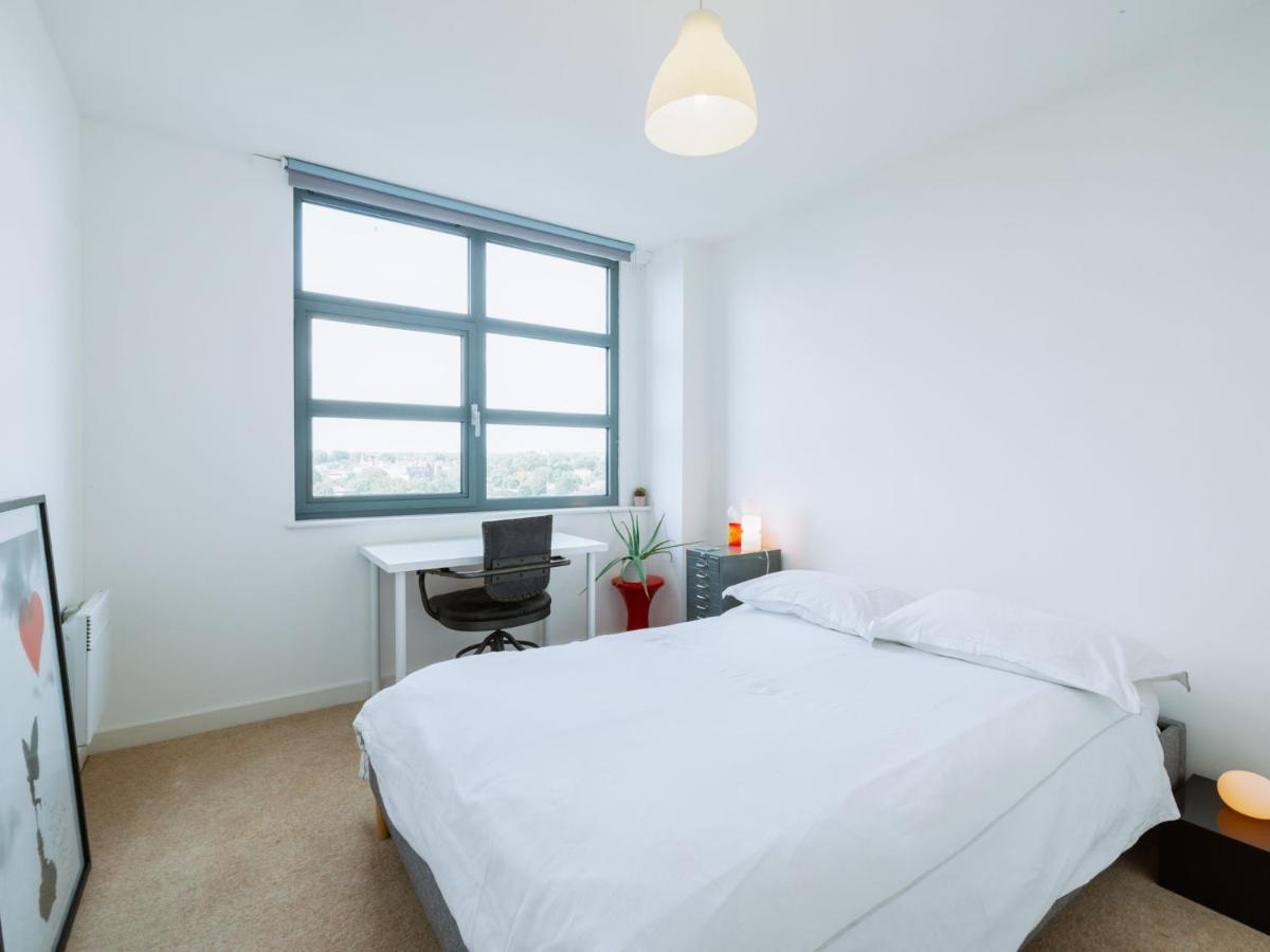 Pass The Keys: Canal View Flat Near Old St And Dalston Apartment