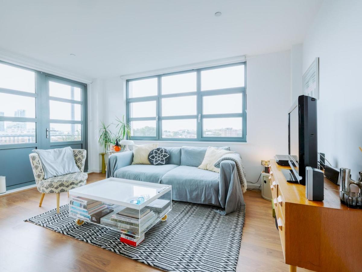 Pass The Keys: Canal View Flat Near Old St And Dalston London
