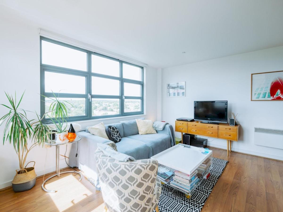 Pass The Keys: Canal View Flat Near Old St And Dalston *
