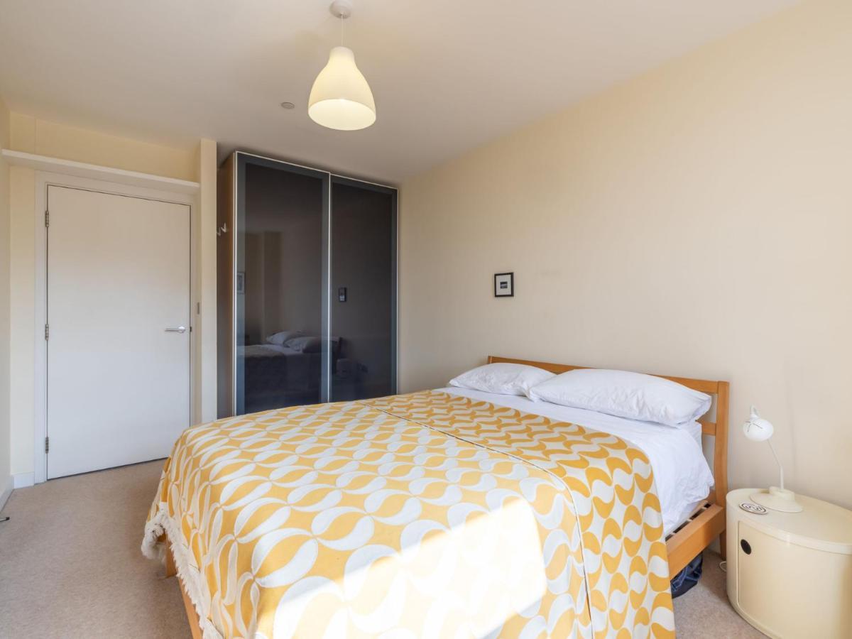 Pass The Keys: Canal View Flat Near Old St And Dalston London