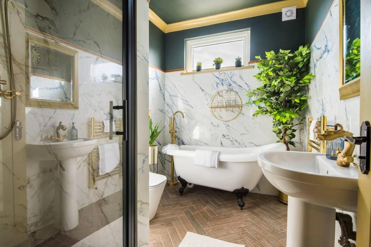 Luxury Versace Sleeps10 Hottub Pool Table Skytv * London