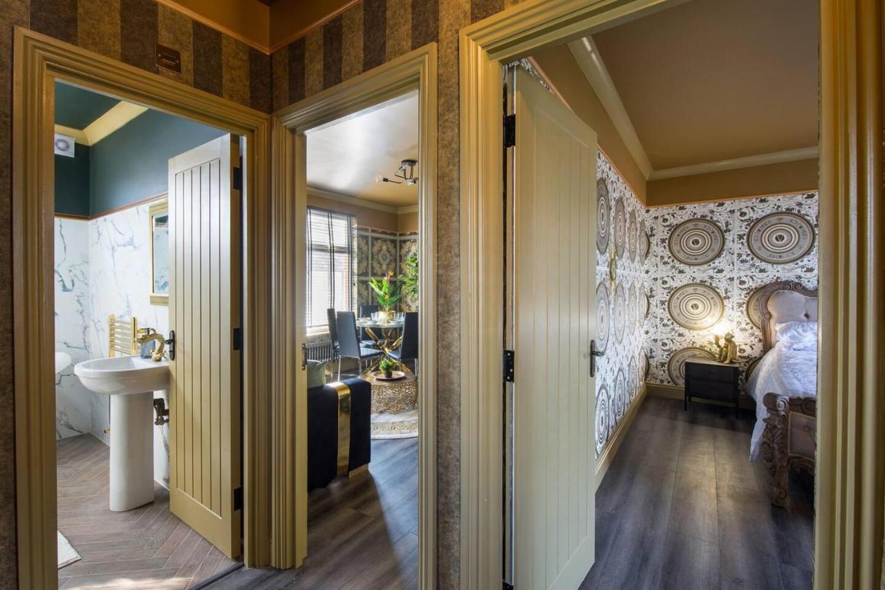 Luxury Versace Sleeps10 Hottub Pool Table Skytv Villa London