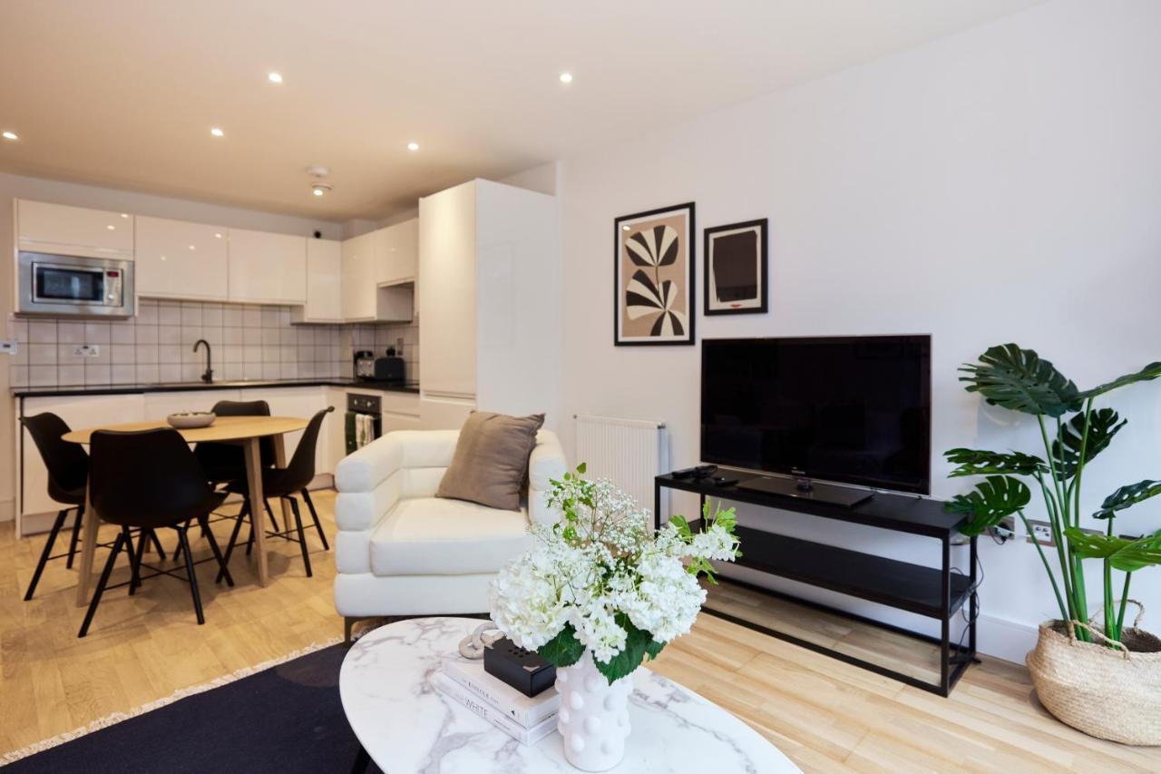 The Limehouse Cut Place - Spacious 2bdr Flat With Balcony