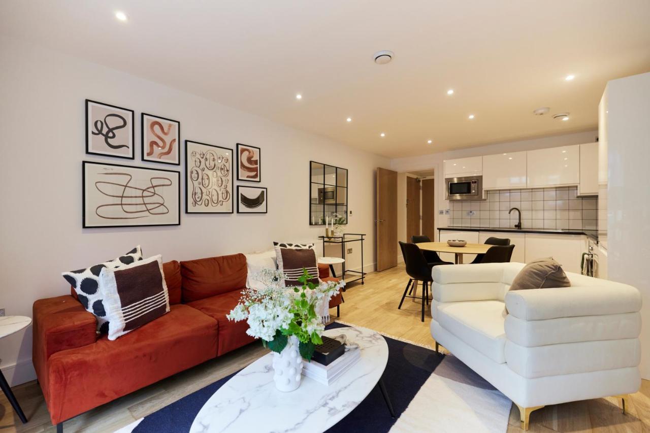 The Limehouse Cut Place - Spacious 2bdr Flat With Balcony London