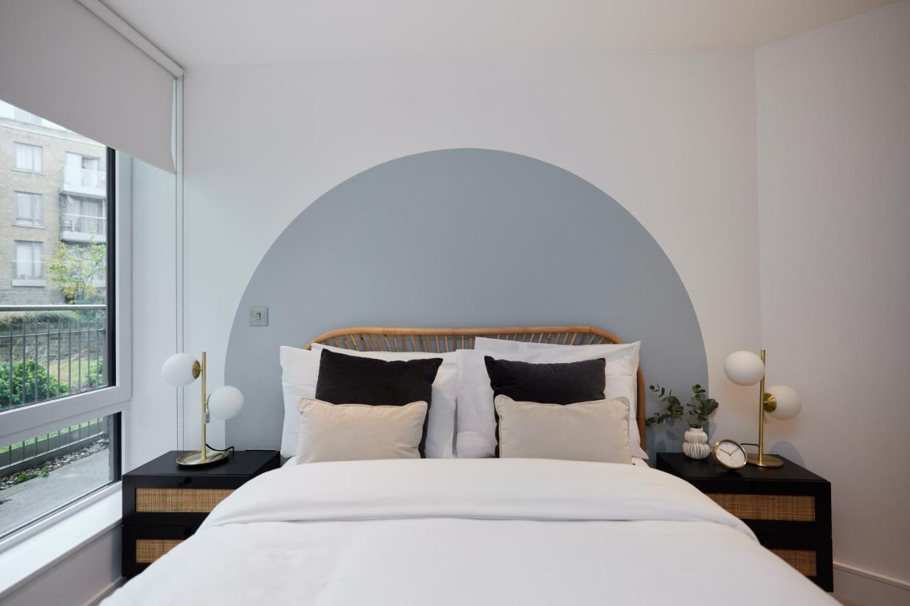 The Limehouse Cut Place - Spacious 2bdr Flat With Balcony *