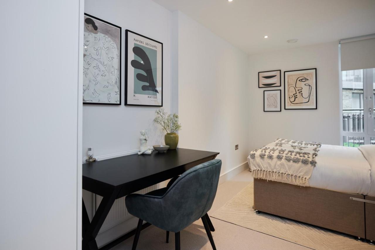 The Limehouse Cut Place - Spacious 2bdr Flat With Balcony