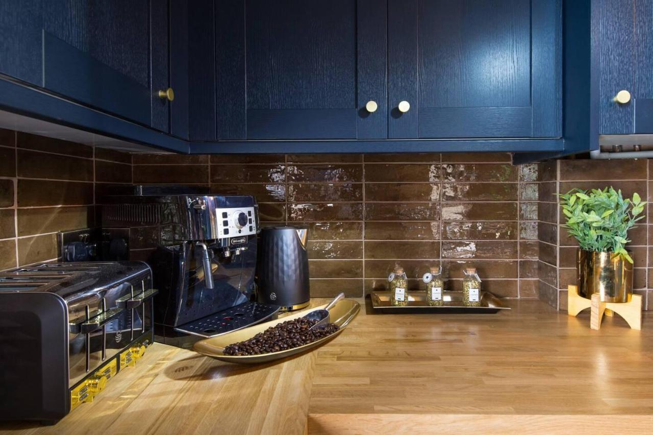 Villa Luxury Versace Sleeps10 Hottub Pool Table Skytv London