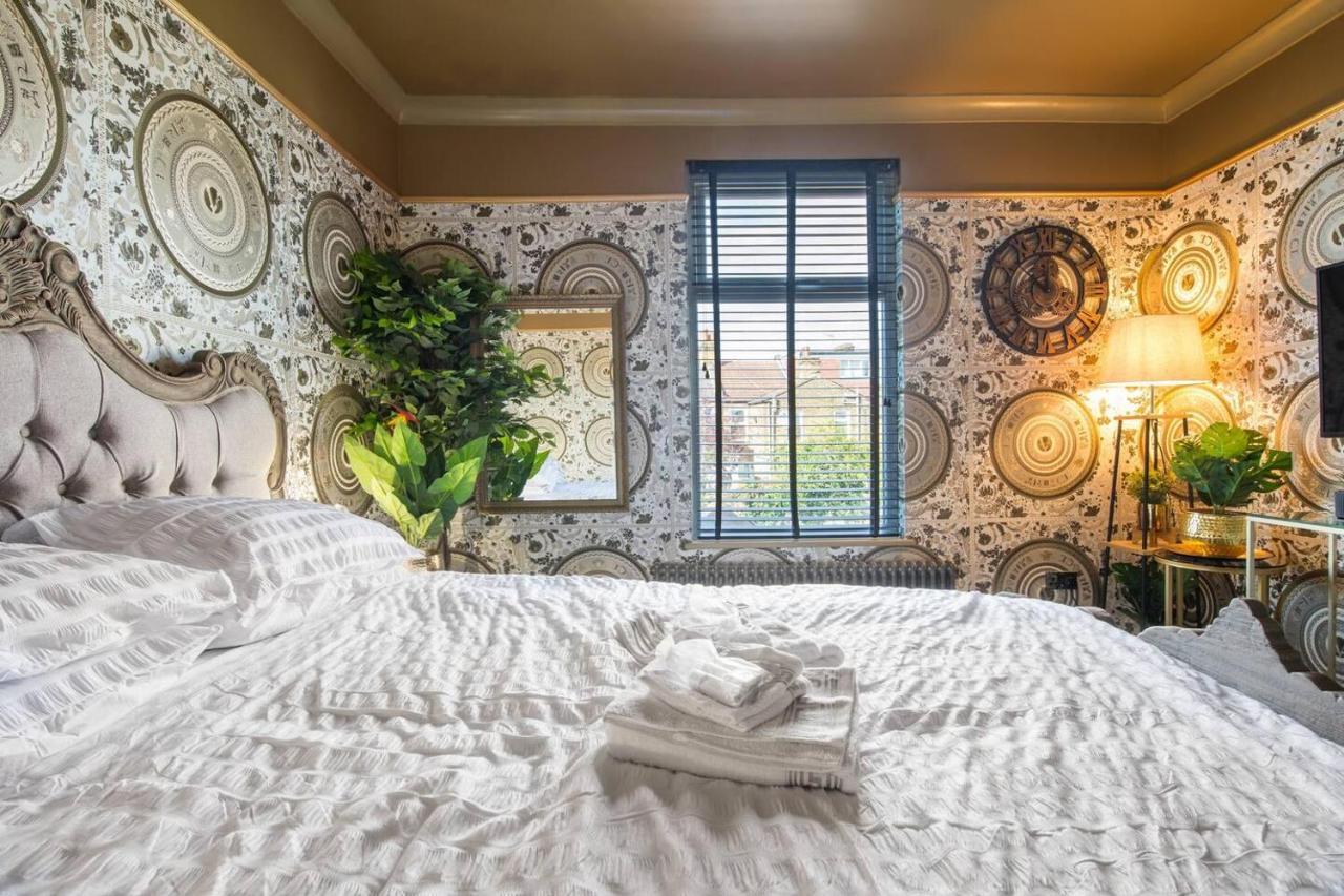 Luxury Versace Sleeps10 Hottub Pool Table Skytv * London