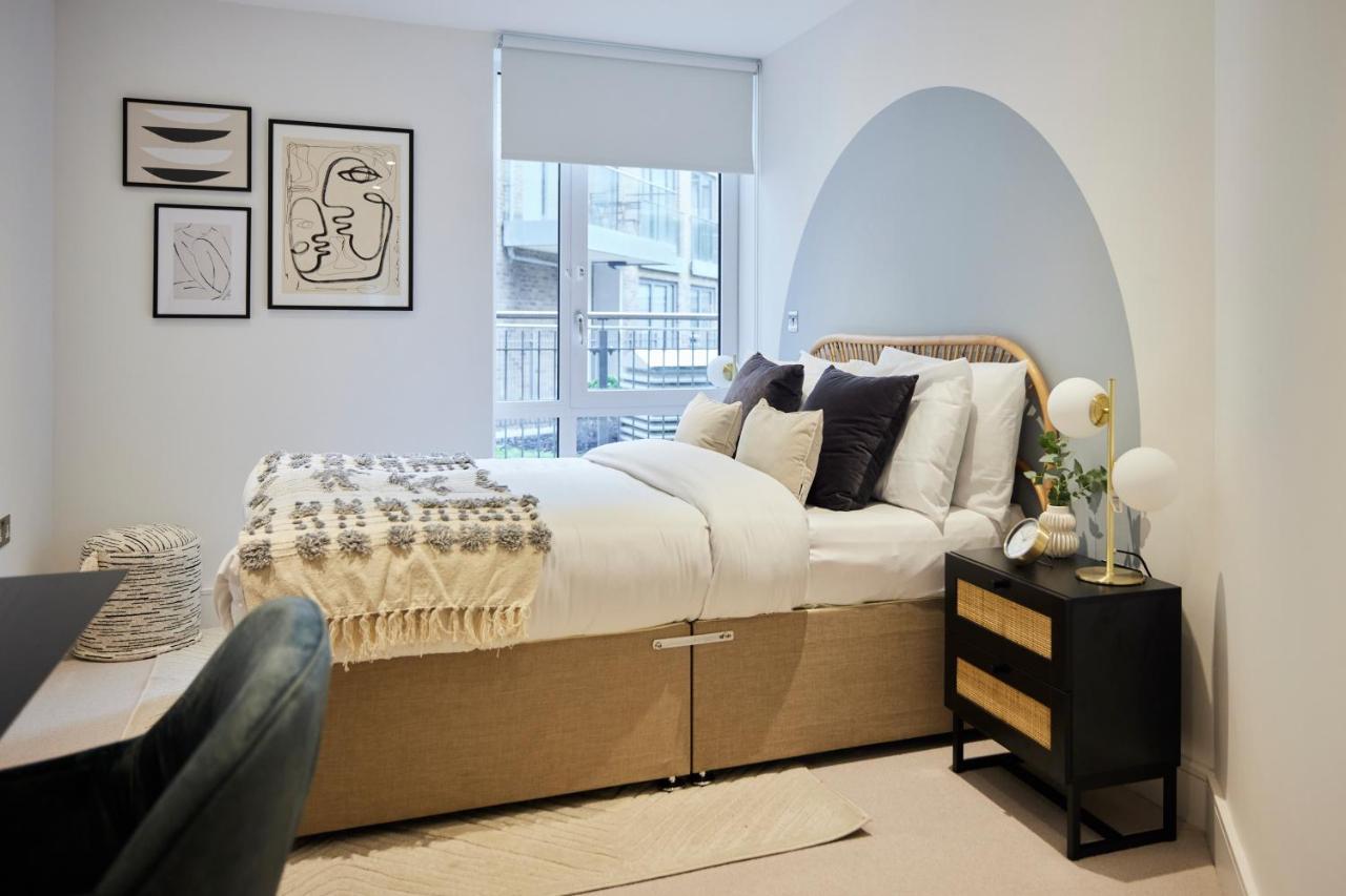 The Limehouse Cut Place - Spacious 2bdr Flat With Balcony Apartment *