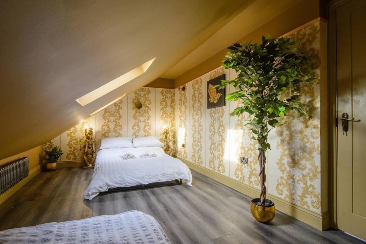 Luxury Versace Sleeps10 Hottub Pool Table Skytv Villa London