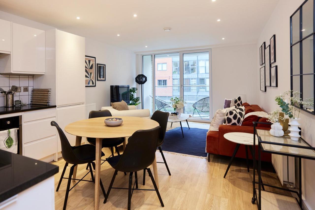Apartment The Limehouse Cut Place - Spacious 2bdr Flat With Balcony