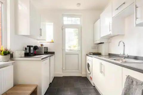 Garden Flat In Central Location London