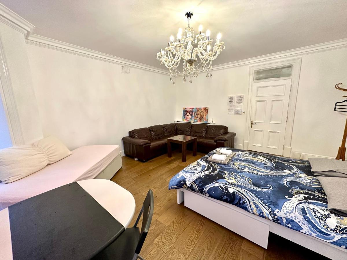 1 Step To Station! Double In Marylebone&paddington, , #room Name Is Tokyo# Habitación en casa particular