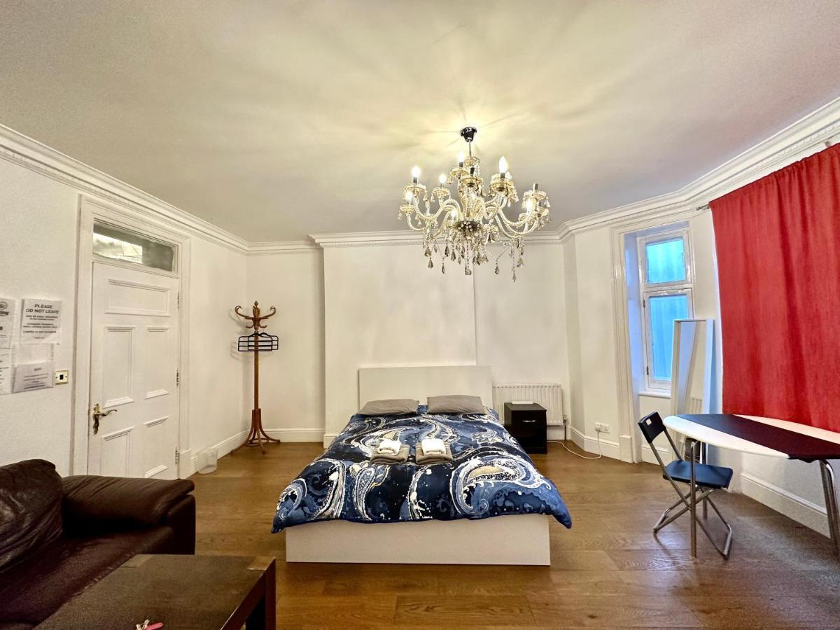 Habitación en casa particular 1 Step To Station! Double In Marylebone&paddington, , #room Name Is Tokyo# Londres