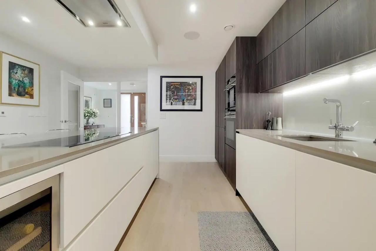 Vw5 - Luxury 3 Bed Townhouse With Parking *
