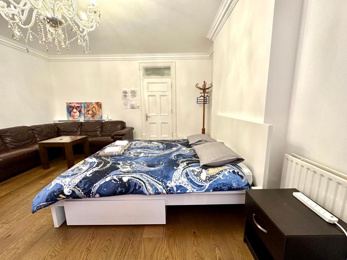 Habitación en casa particular 1 Step To Station! Double In Marylebone&paddington, , #room Name Is Tokyo# Londres