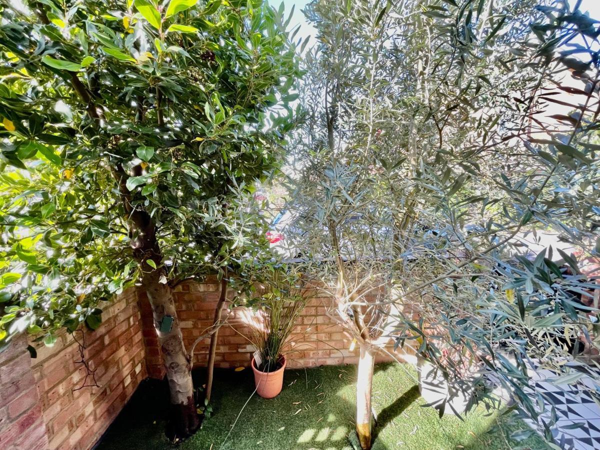Luxury 4 Bedroom House With 4 Bathrooms - Elizabeth Line & Acton Stations At Walking Distance * London