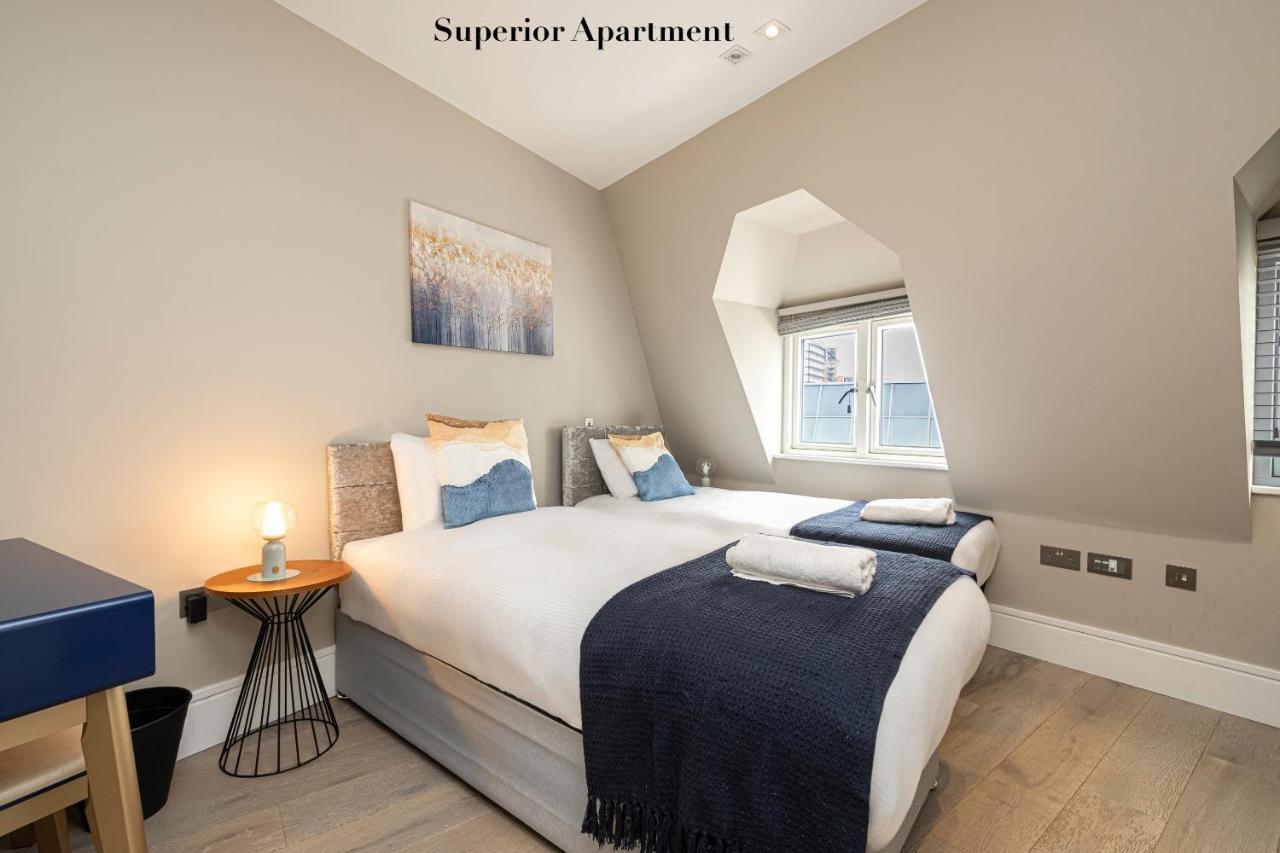 Superb Opposite Edgware Road Station * Londen