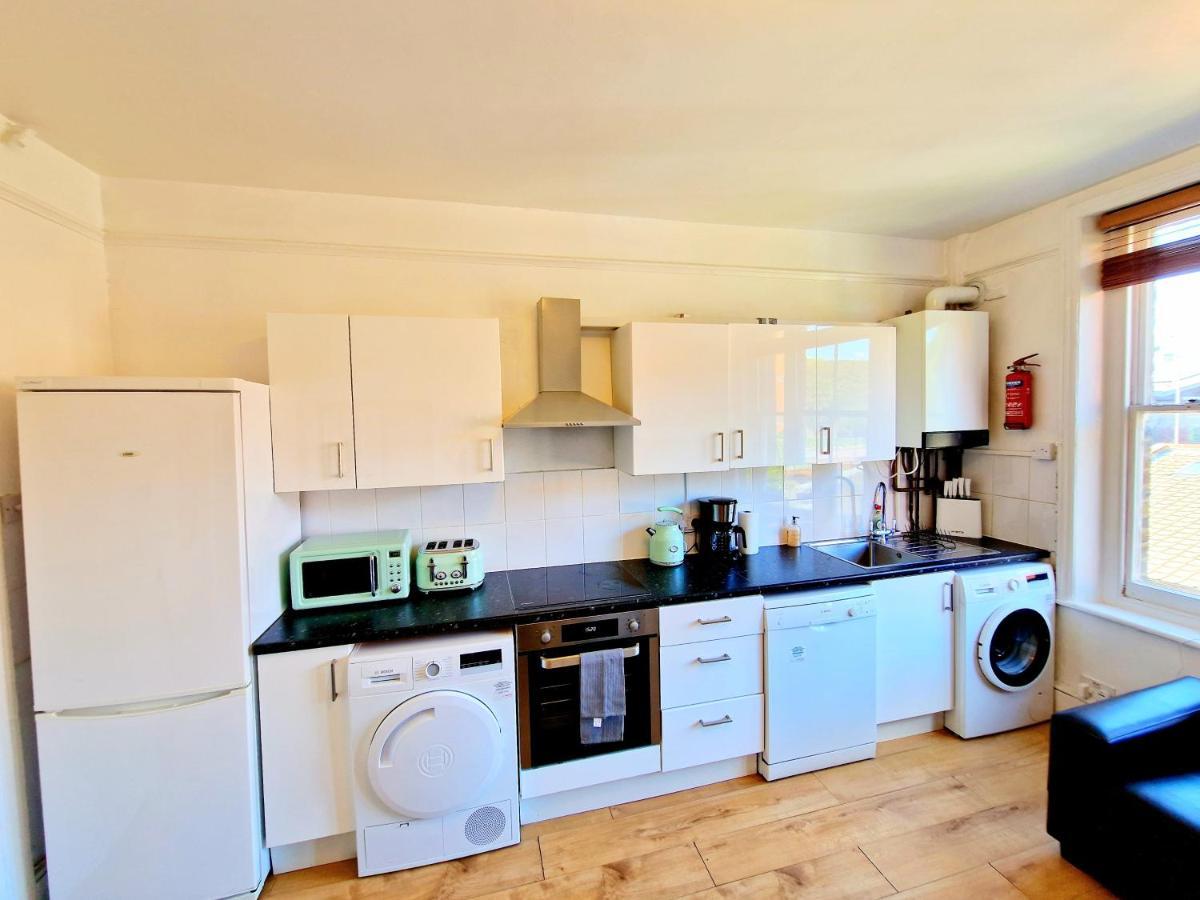 King's Cross & Angel Area, 4 Bedrooms With 7 Beds & Private Rooftop - Walk To St Pancras International Apartment London