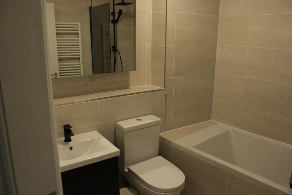 2 Bedroom Modern And Stylish *
