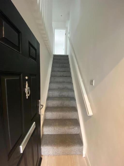Lovely 3 Bed Flat In A Great Location In Apartment *