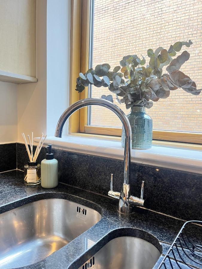 Spacious Mews Apartment, Clapham * London