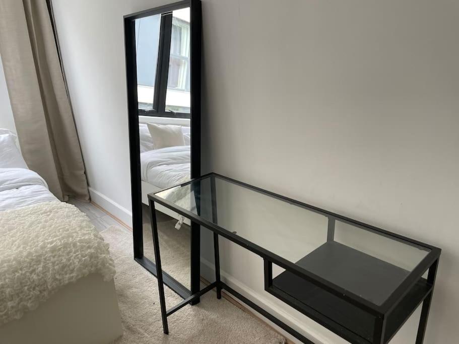 2 Bedroom Modern And Stylish *