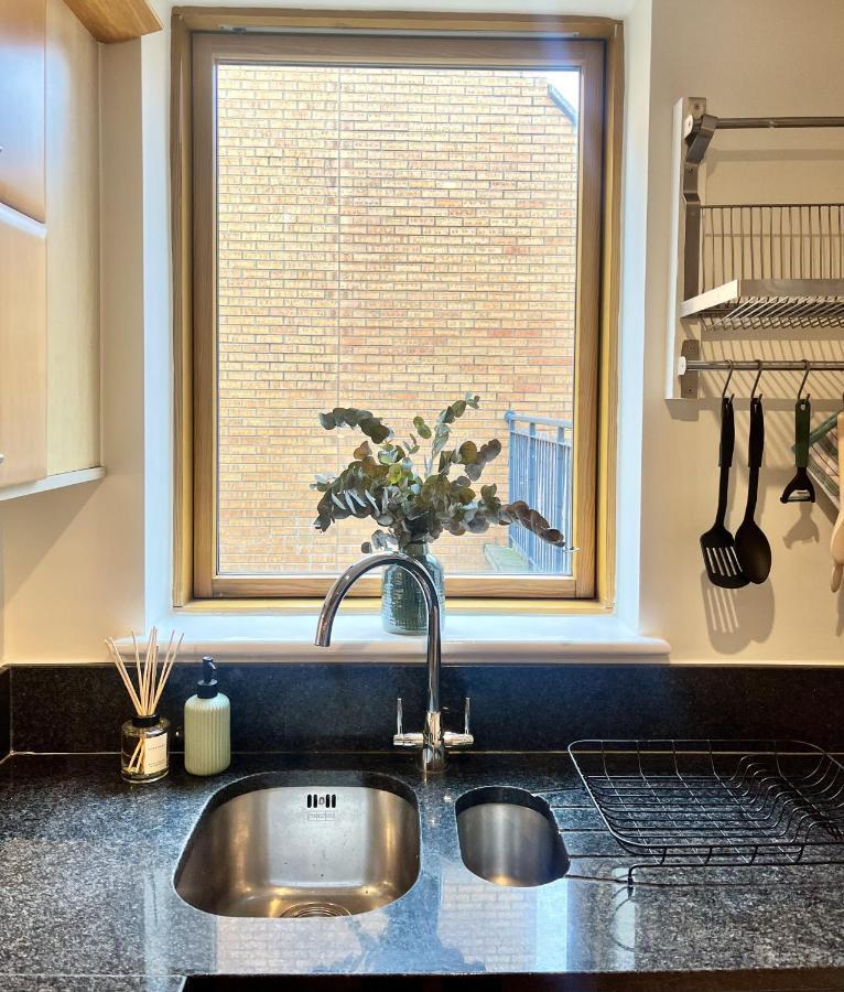 Spacious Mews Apartment, Clapham * London