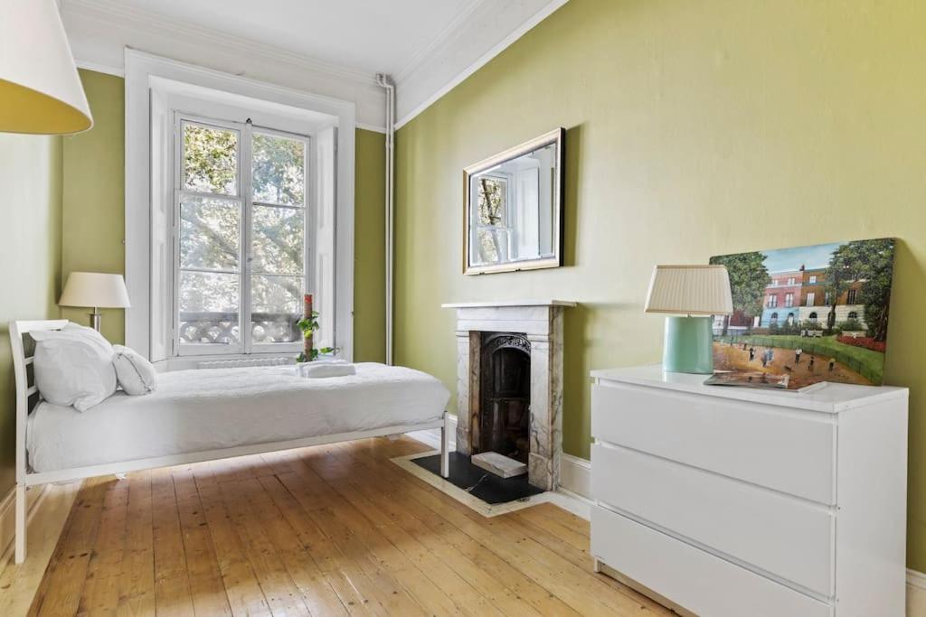 Germaine Greer's Legacy Flat In Hyde Park,