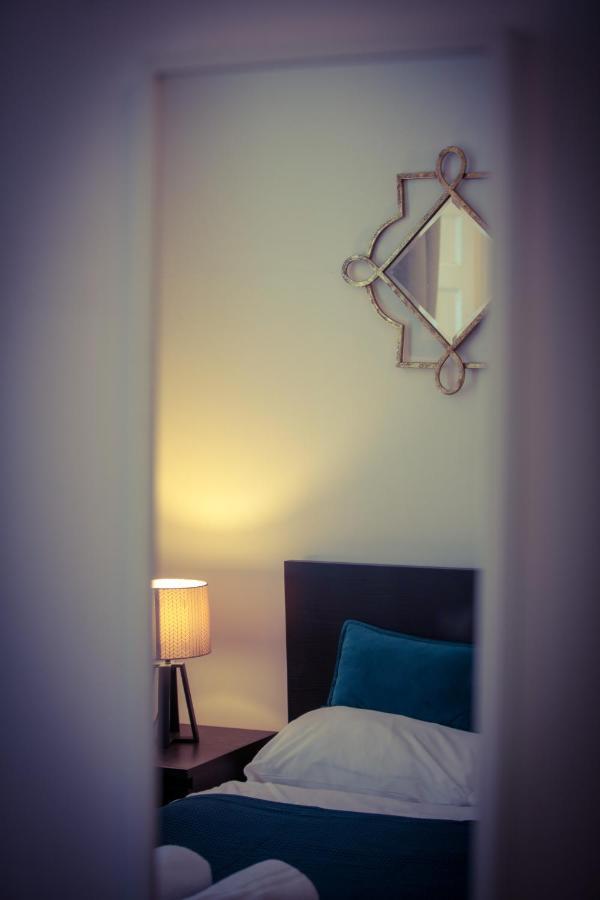 Warren Apartment *