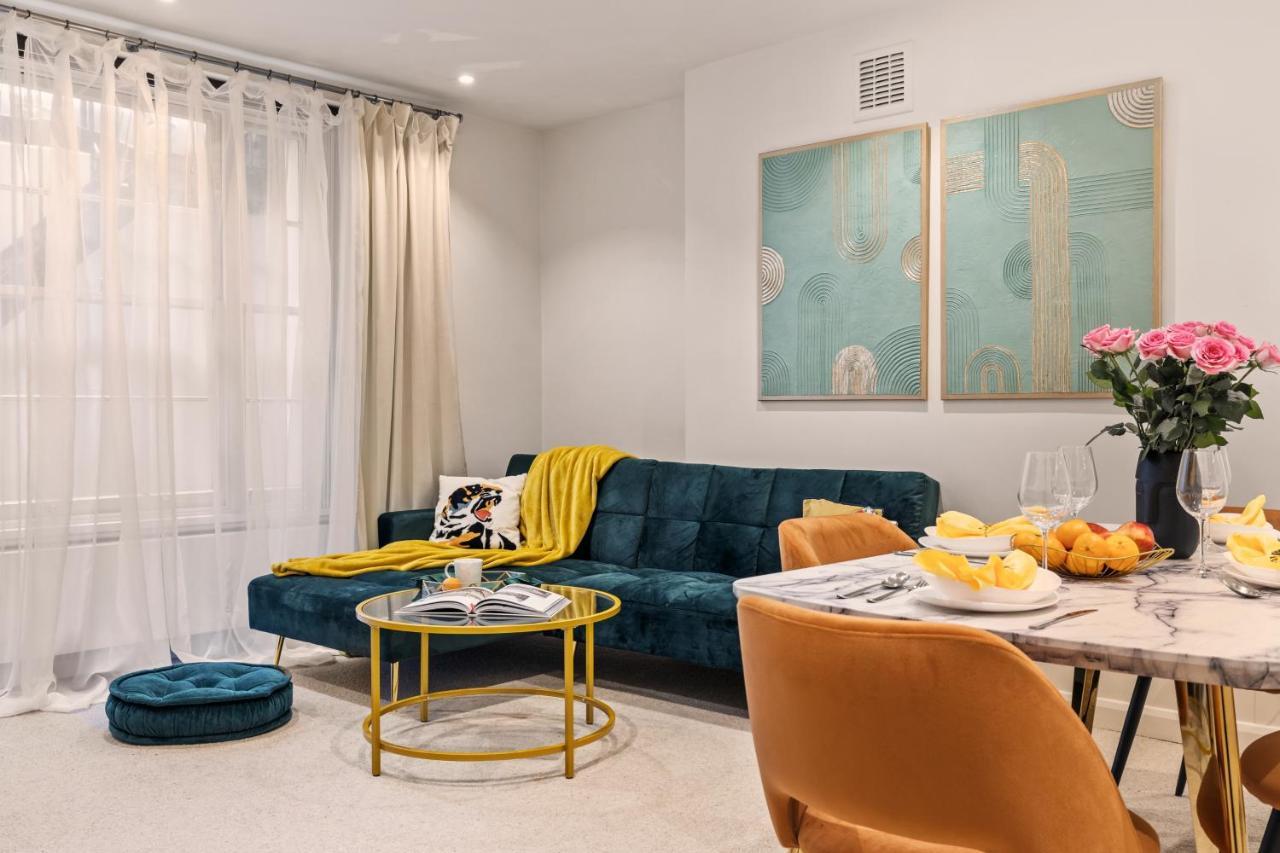 Apartment Hyde Park Luxury Two-bedroom With Patio *