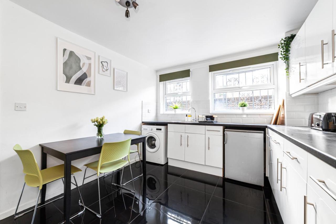 Arte - 3-bedroom Bright House London, Haggerston, Garden, Parking, 8 Min Walk To Haggerston Station, Weekly Or Monthly Stays, Serviced - 7 Guests