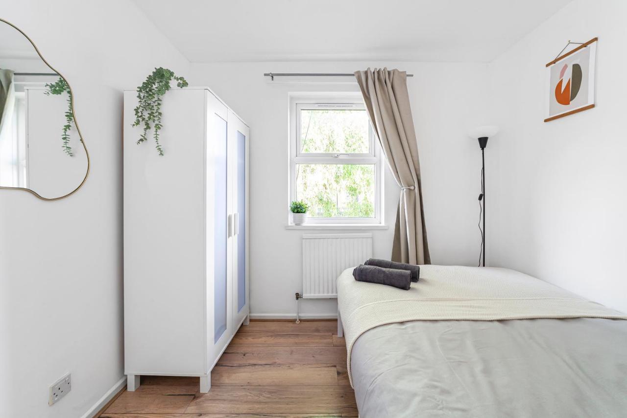 Arte - 3-bedroom Bright House London, Haggerston, Garden, Parking, 8 Min Walk To Haggerston Station, Weekly Or Monthly Stays, Serviced - 7 Guests Vakantiehuis *
