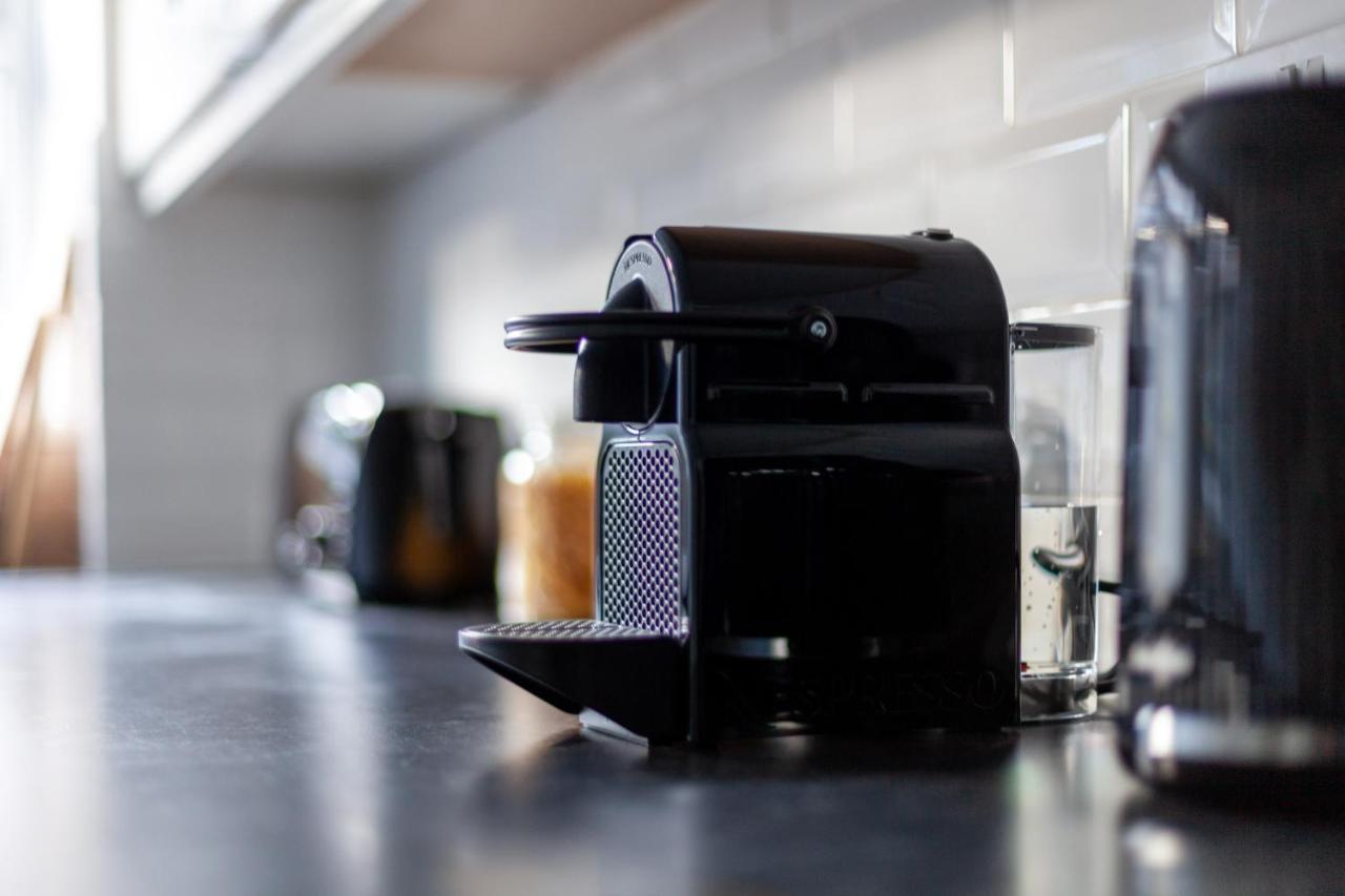 Arte - 3-bedroom Bright House London, Haggerston, Garden, Parking, 8 Min Walk To Haggerston Station, Weekly Or Monthly Stays, Serviced - 7 Guests Vakantiehuis Londen