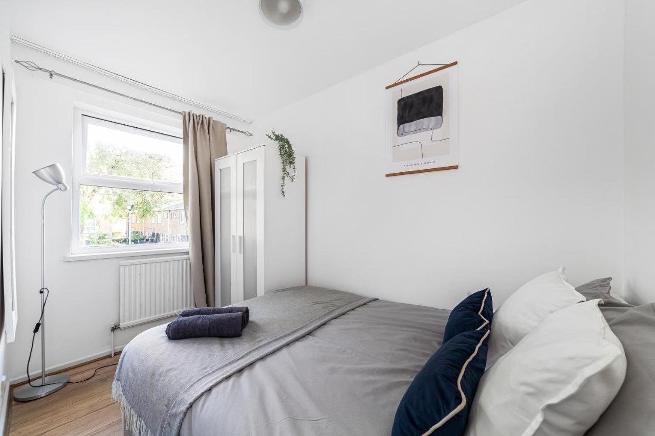 Arte - 3-bedroom Bright House London, Haggerston, Garden, Parking, 8 Min Walk To Haggerston Station, Weekly Or Monthly Stays, Serviced - 7 Guests * London