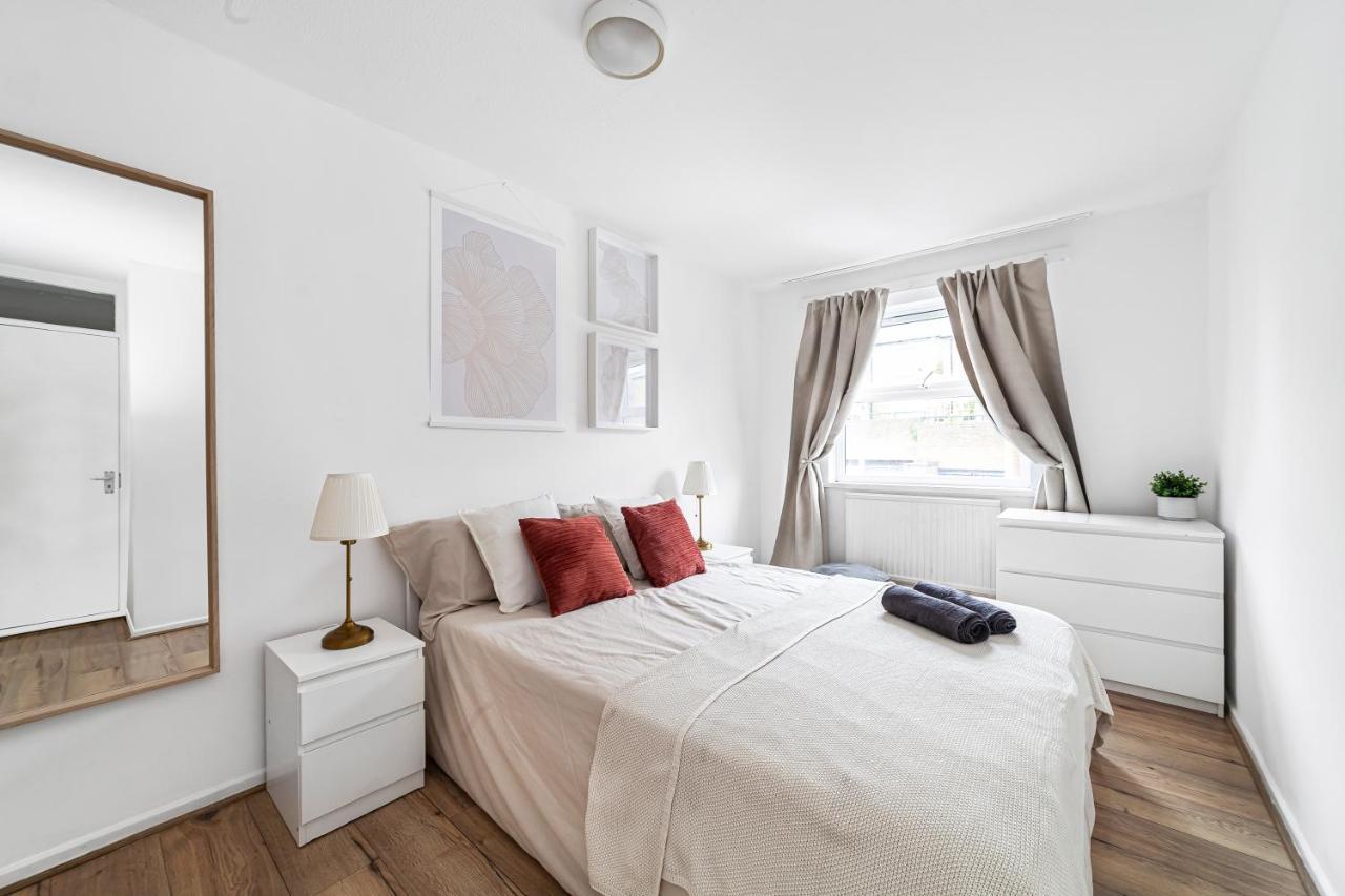 Arte - 3-bedroom Bright House London, Haggerston, Garden, Parking, 8 Min Walk To Haggerston Station, Weekly Or Monthly Stays, Serviced - 7 Guests *