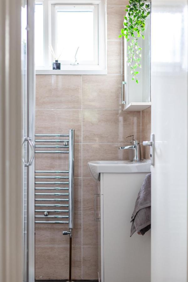 Ferienhaus Arte - 3-bedroom Bright House London, Haggerston, Garden, Parking, 8 Min Walk To Haggerston Station, Weekly Or Monthly Stays, Serviced - 7 Guests London