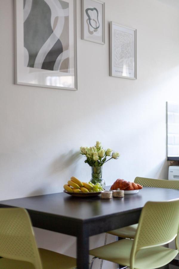Arte - 3-bedroom Bright House London, Haggerston, Garden, Parking, 8 Min Walk To Haggerston Station, Weekly Or Monthly Stays, Serviced - 7 Guests *