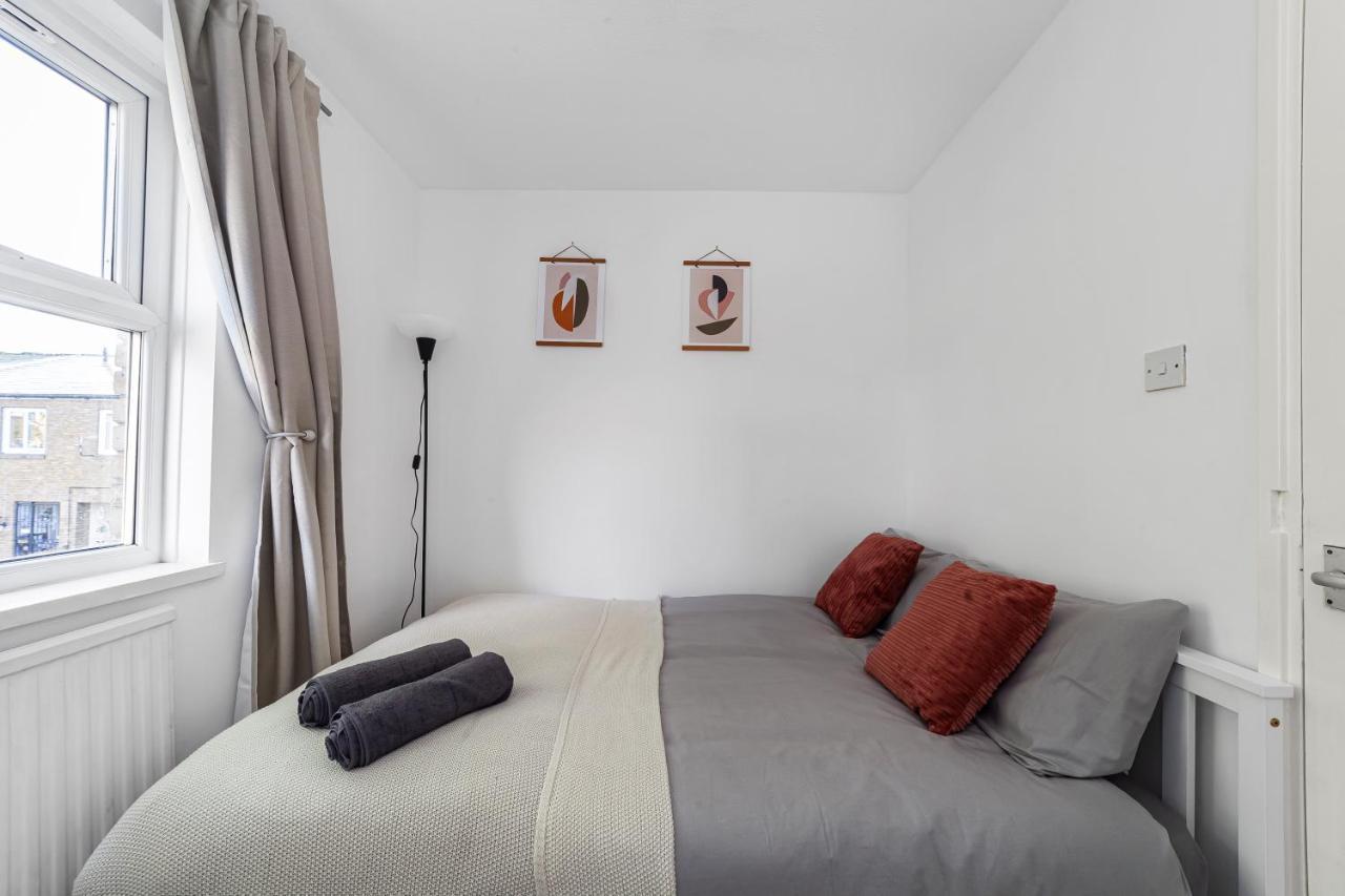 Ferienhaus Arte - 3-bedroom Bright House London, Haggerston, Garden, Parking, 8 Min Walk To Haggerston Station, Weekly Or Monthly Stays, Serviced - 7 Guests *